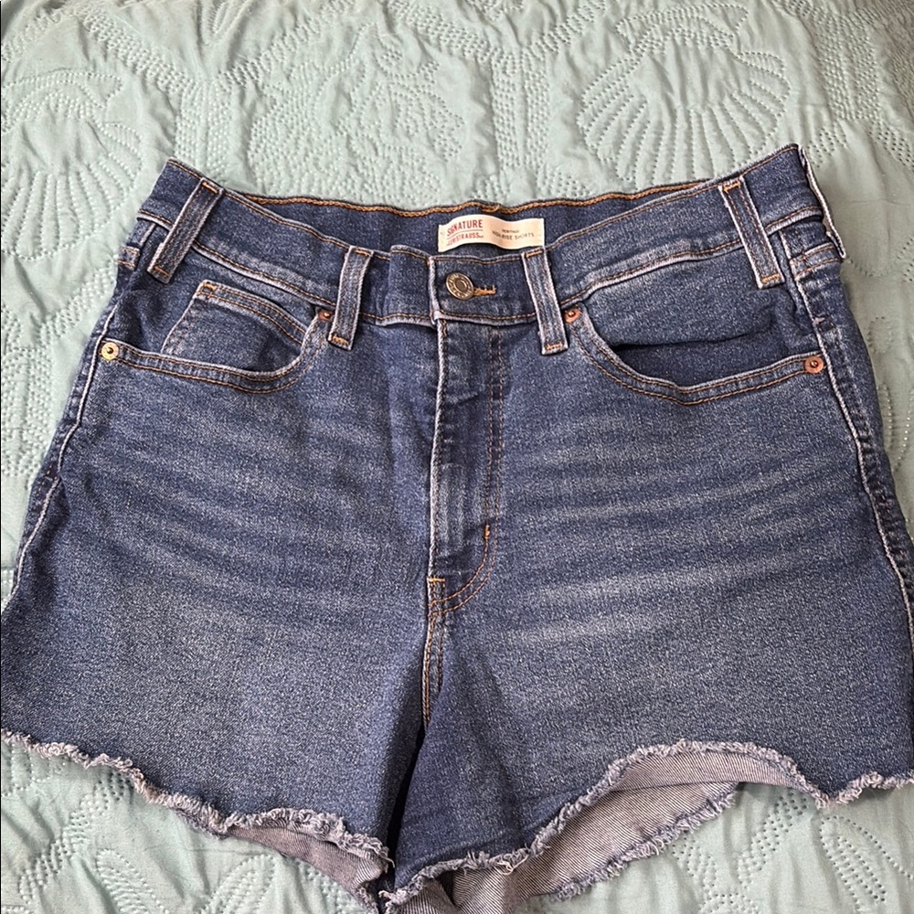 Women’s Levi’s denim shorts